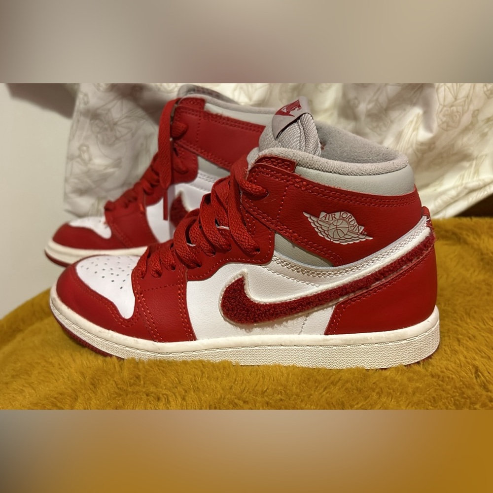 Nike swoosh